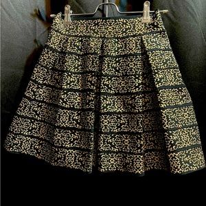 NWT Guess Golden Baroque Pattern Winter skirt